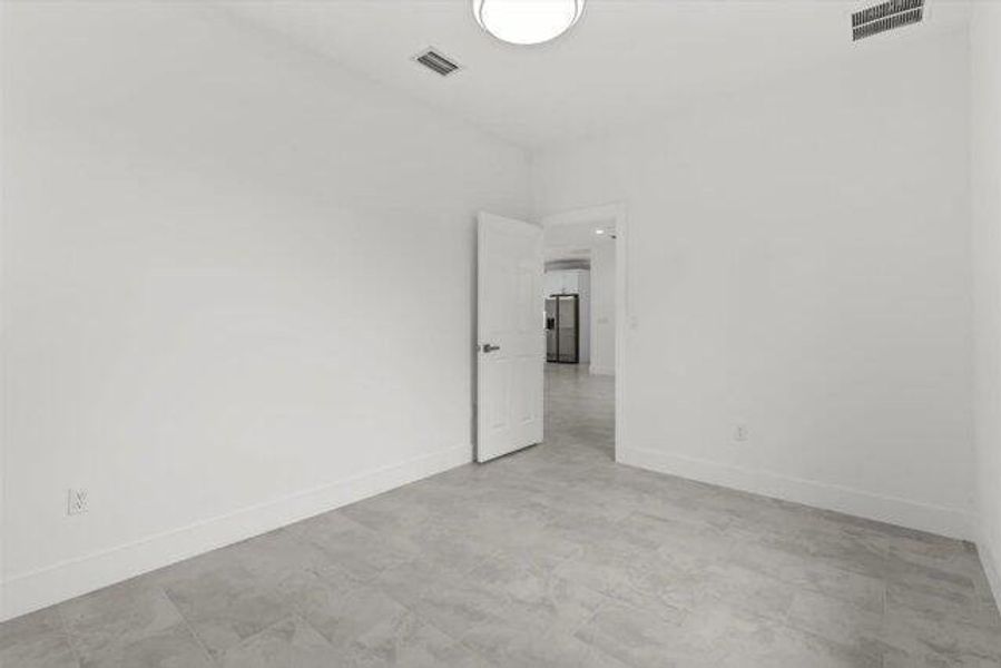 Spacious, unfurnished interior of a new home in , Vero Beach (Image 30).