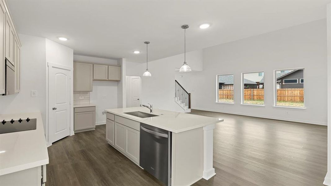 10. 1752 Edgeway - Kitchen (4)
