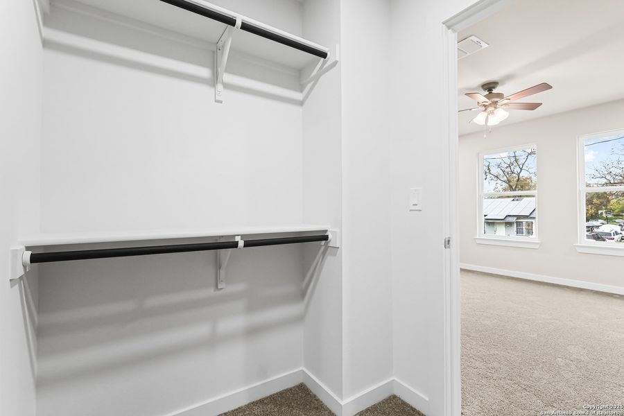 Spacious, unfurnished interior of a new home in , San Antonio (Image 10).