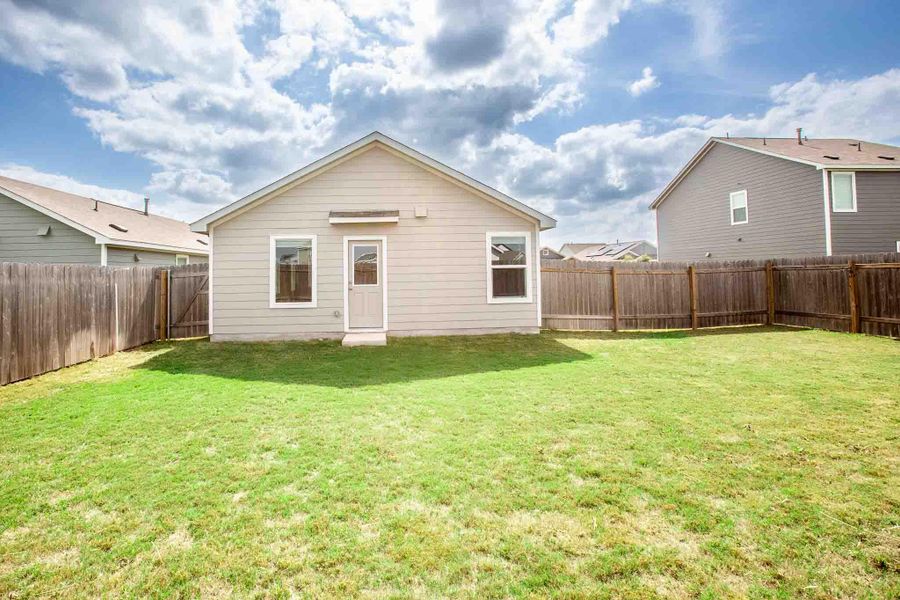 Exterior details and patio area of a home in Summerside, Lockhart (Image 17).