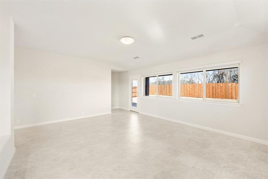 Spacious, unfurnished interior of a new home in Georgetown at Kings Fort, Kaufman (Image 33).