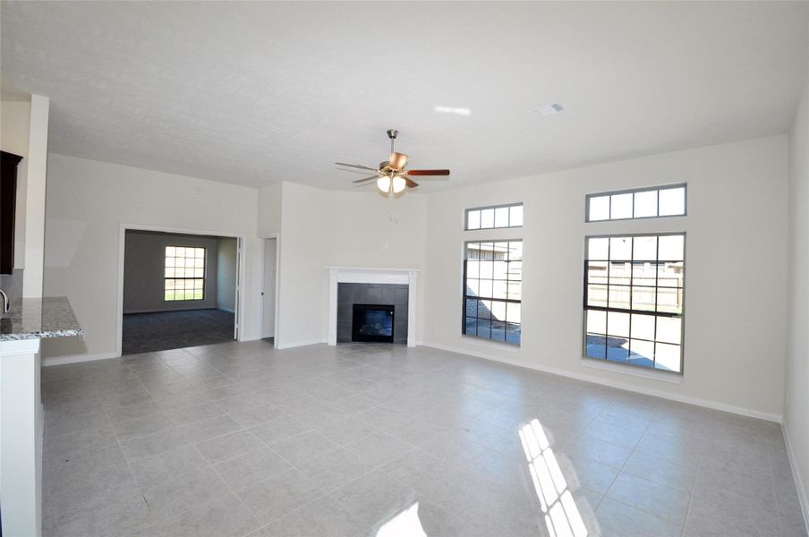 Spacious, unfurnished interior of a new home in Pedregal, League City (Image 19).
