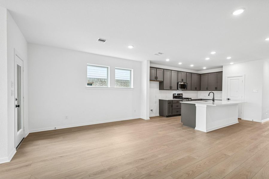 Spacious, unfurnished interior of a new home in Escondido 45’ Homesites, Magnolia (Image 18).