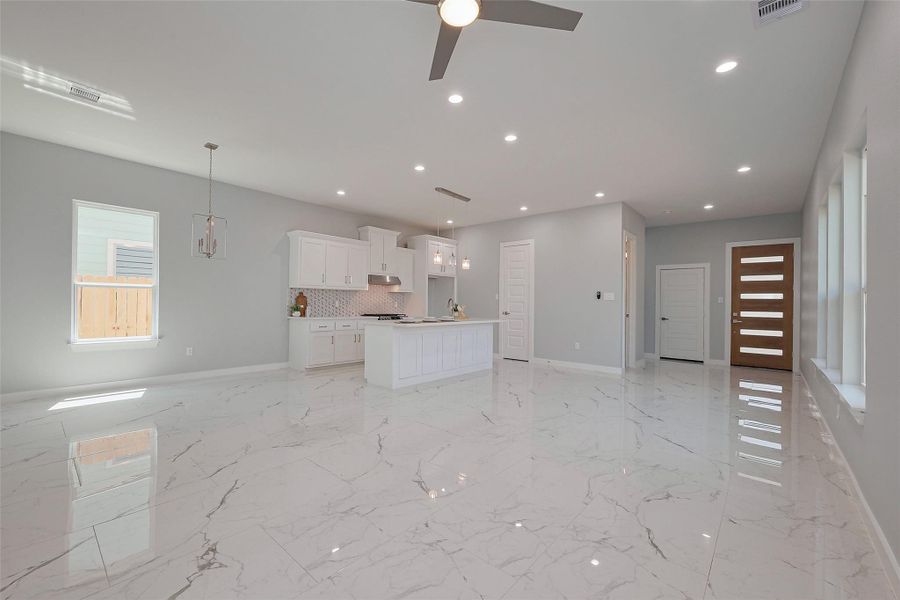 Spacious, unfurnished interior of a new home in , Houston (Image 10).