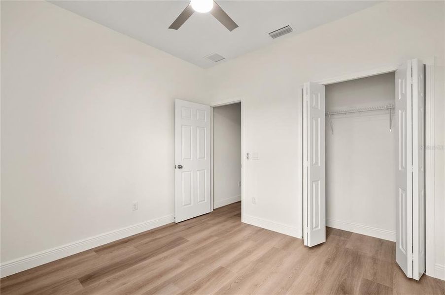 Spacious, unfurnished interior of a new home in , Osteen (Image 36).