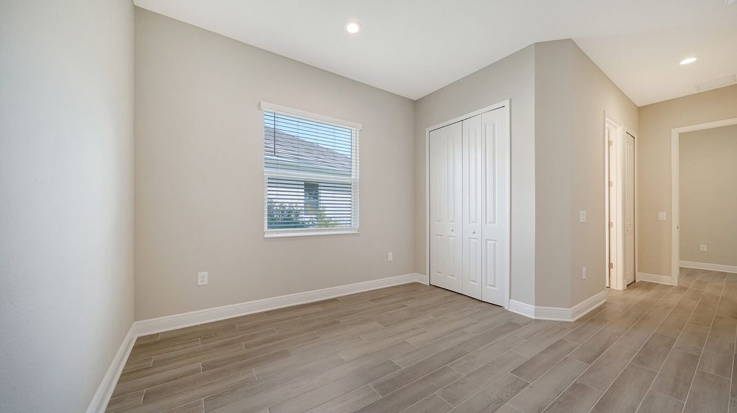 Spacious, unfurnished interior of a new home in Grand Palm, Venice (Image 35).
