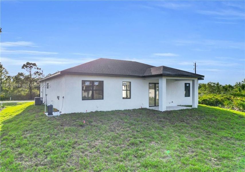 Exterior details and patio area of a home in , Lehigh Acres (Image 3).