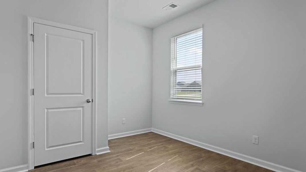 Spacious, unfurnished interior of a new home in Carolina Groves, Moncks Corner (Image 22).