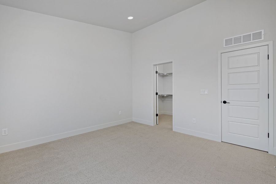 Spacious, unfurnished interior of a new home in Loretto Heights - Rise Collection, Denver (Image 14).
