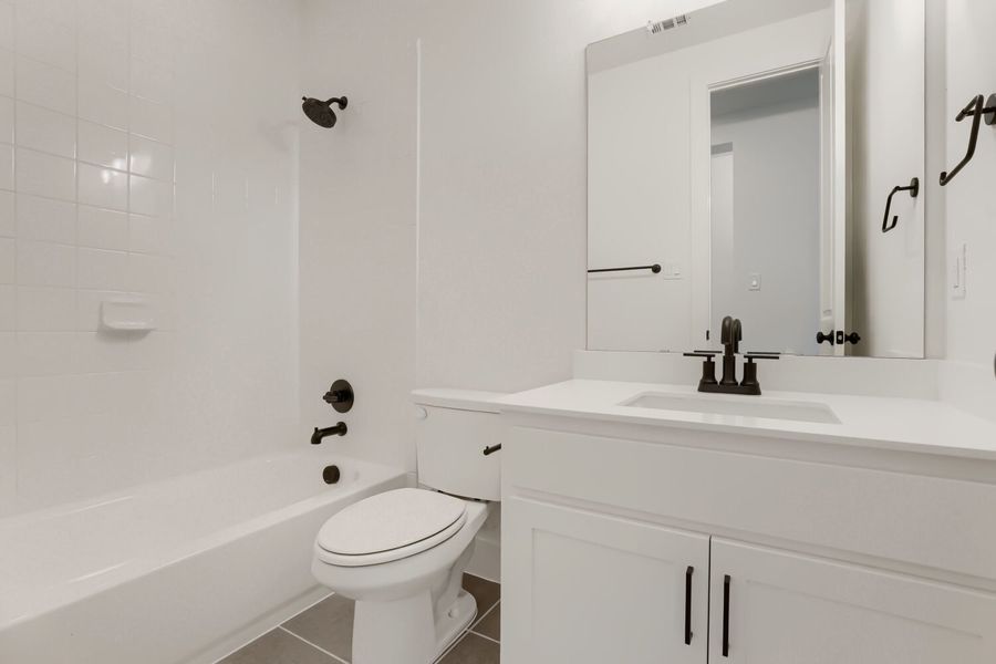 2617 Grinnel - Full Bathroom 2617 Grinnel - Full Bathroom