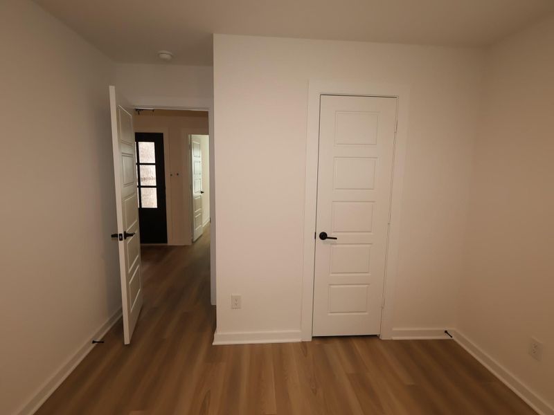 Spacious, unfurnished interior of a new home in Miller's Pond, Rosenberg (Image 36).