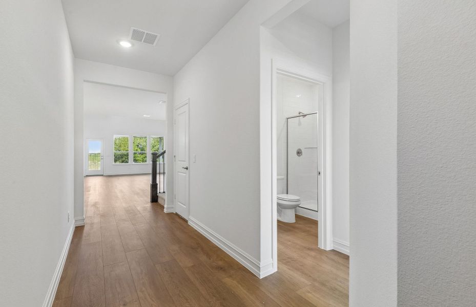 Spacious, unfurnished interior of a new home in Creekview Meadows, Pilot Point (Image 14).