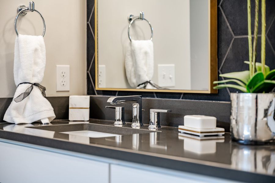 Representative interior finishes for a home built from the Breckenridge by Fischer Homes in Cherry Glen, Euharlee (Image 9).