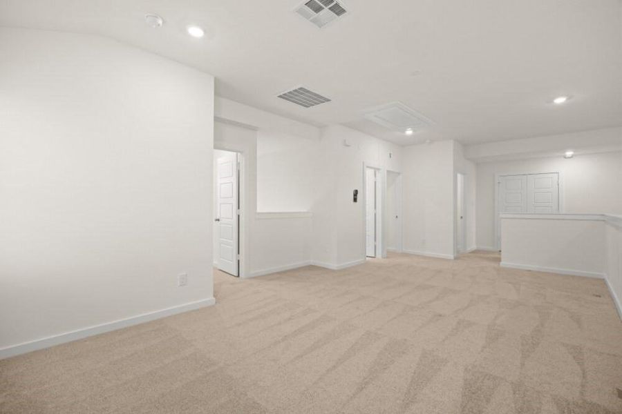 Spacious, unfurnished interior of a new home in Creekhaven, Iowa Colony (Image 24).
