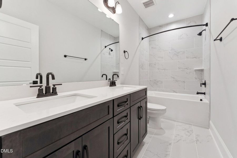 33- HHHunt Homes Galloway Hall Bathroom