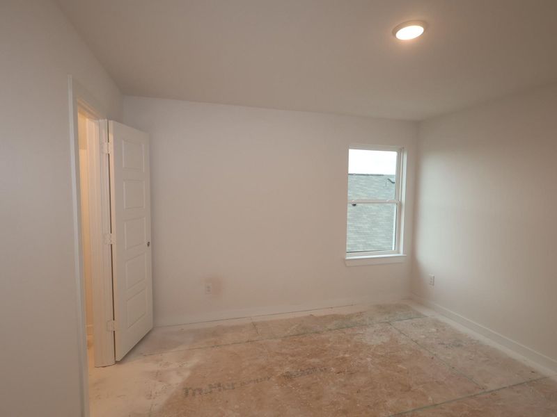 Image 21 of a home in Miller's Pond.