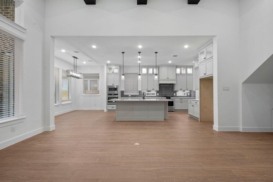 Spacious, unfurnished interior of a new home in Evergreen, Conroe (Image 19).