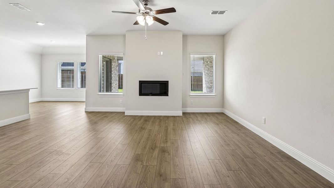 Spacious, unfurnished interior of a new home in Silverado, Aubrey (Image 8).