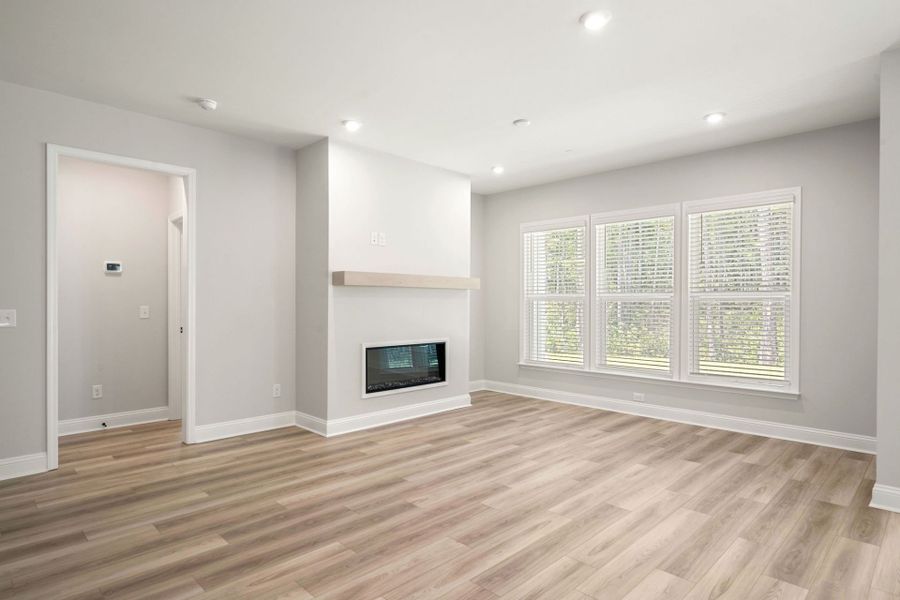 Spacious, unfurnished interior of a new home in Waterways, Richmond Hill (Image 56).