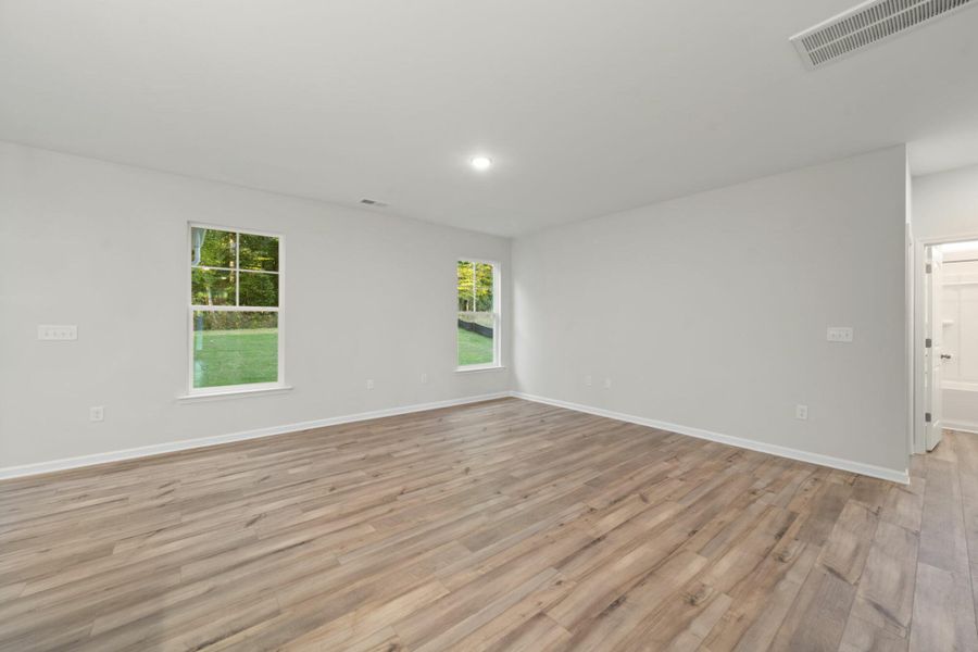 Spacious, unfurnished interior of a new home in Chandler Ridge, McLeansville (Image 18).