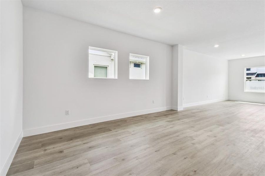 Spacious, unfurnished interior of a new home in The Peninsula at Rhodine Lake, Riverview (Image 27).