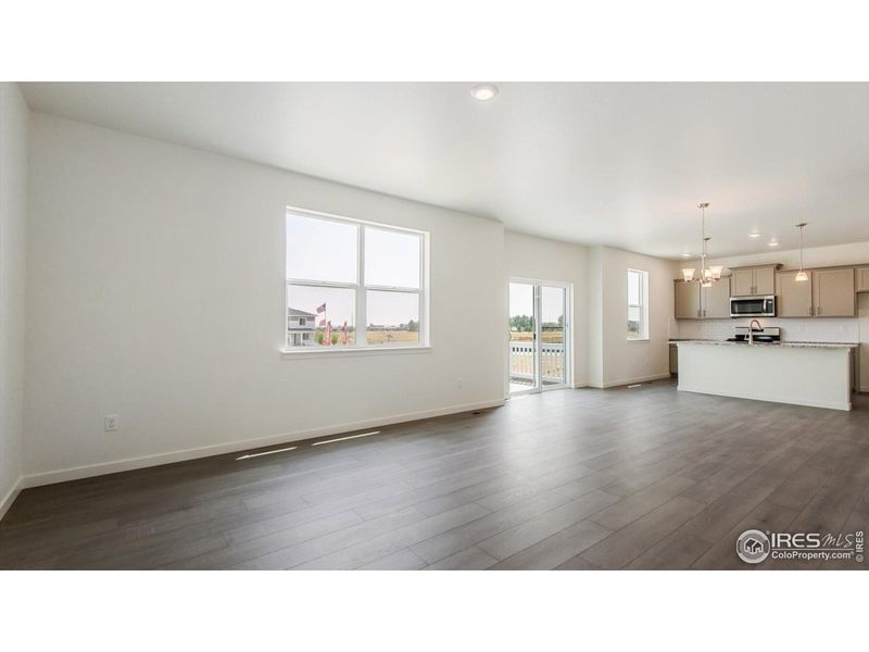 Spacious, unfurnished interior of a new home in Vantage, Berthoud (Image 19).