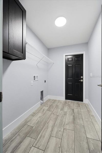 Spacious, unfurnished interior of a new home in , Auburndale (Image 43).