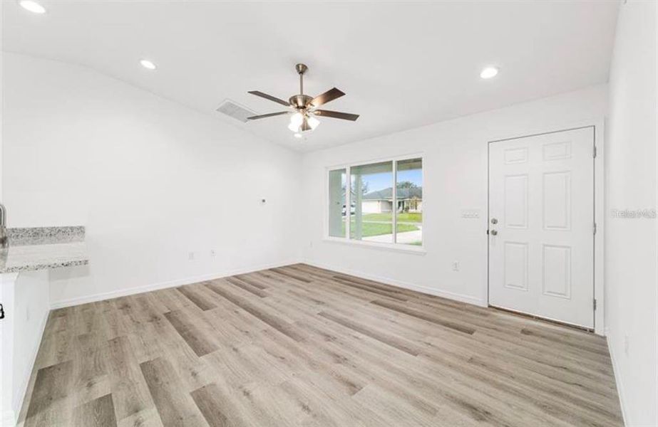 Spacious, unfurnished interior of a new home in , Silver Springs (Image 20).