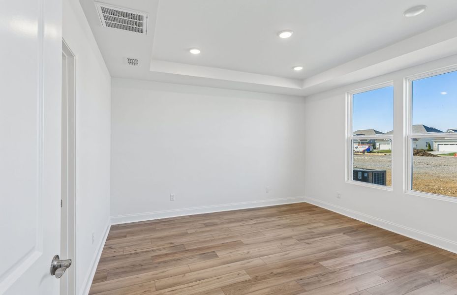 Spacious, unfurnished interior of a new home in Del Webb Southern Harmony, Murfreesboro (Image 27).