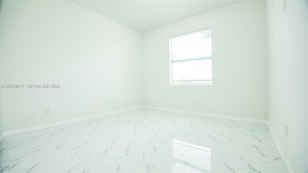 Spacious, unfurnished interior of a new home in , Lehigh Acres (Image 13).