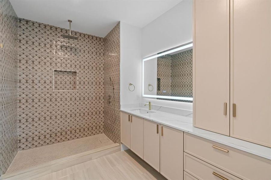 Furnished interior view inside a new home in , Dallas (Image 12).