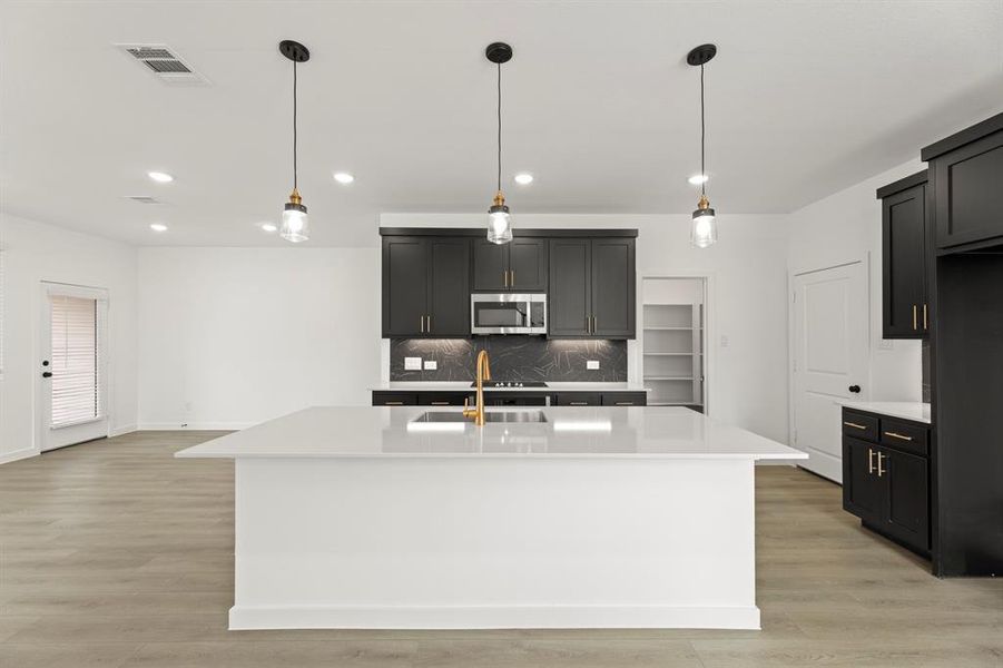 05. 2557 Lost Maples - Kitchen