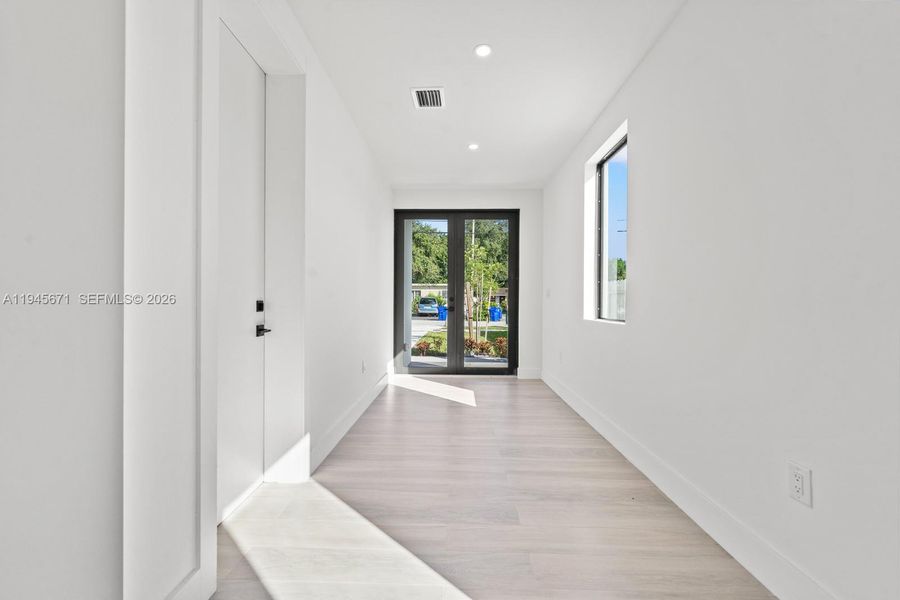 Spacious, unfurnished interior of a new home in , Miami (Image 28).