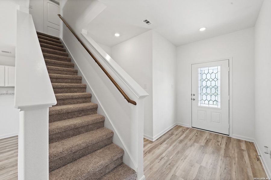 Spacious, unfurnished interior of a new home in , San Antonio (Image 10).