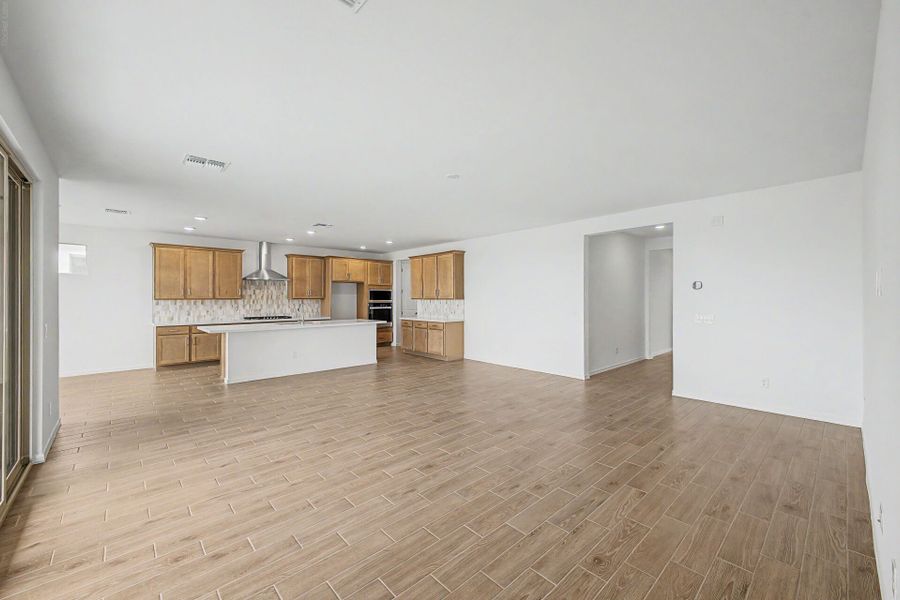 Spacious, unfurnished interior of a new home in White Tank Vistas, Waddell (Image 9). Spacious, unfurnished interior of a new home in White Tank Vistas, Waddell (Image 9).