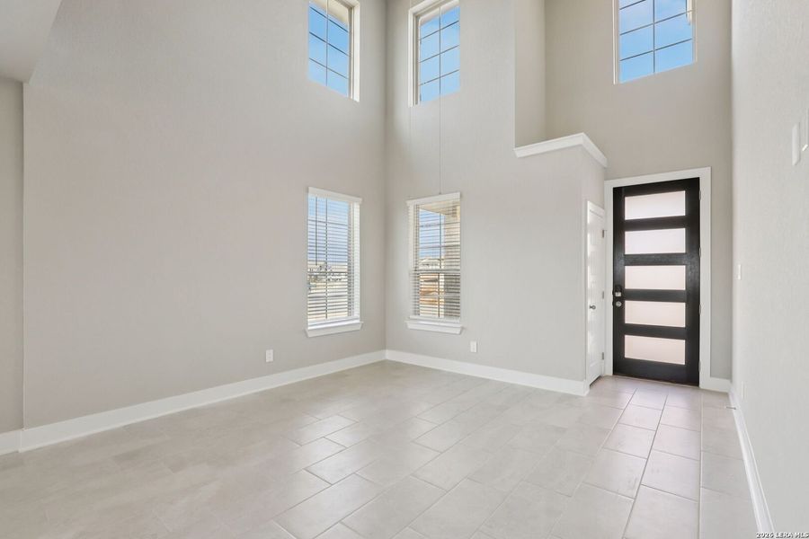 Spacious, unfurnished interior of a new home in Lark Canyon, New Braunfels (Image 51).