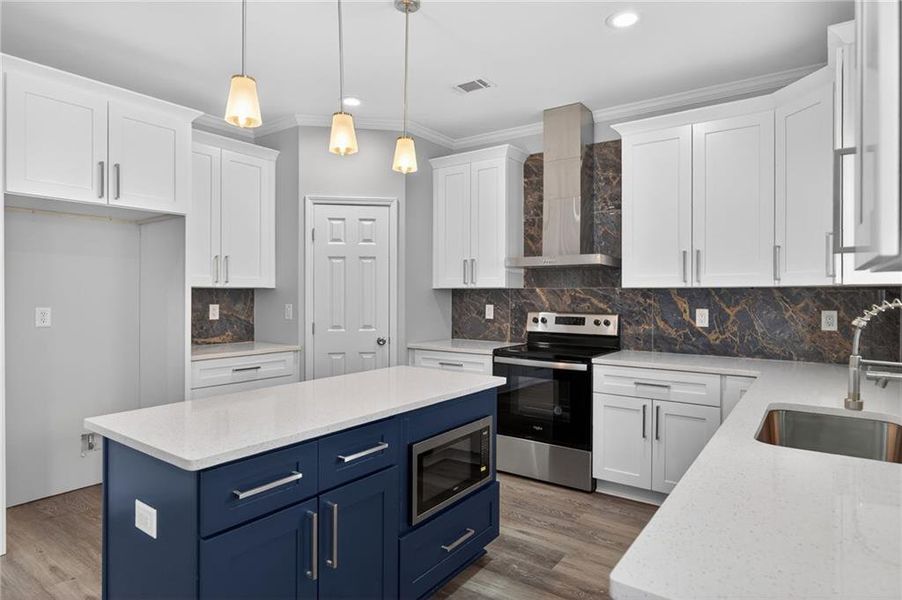 Furnished interior view inside a new home in , Gainesville (Image 15).
