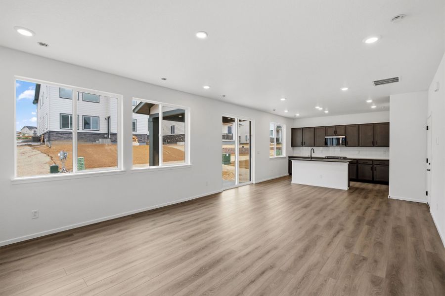 Spacious, unfurnished interior of a new home in Harvest Crossing, Aurora (Image 22).