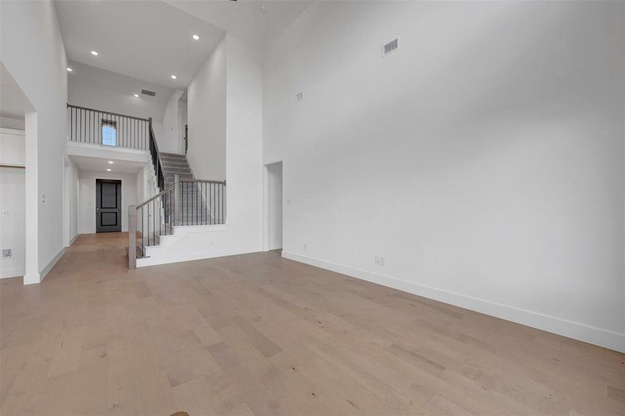 Spacious, unfurnished interior of a new home in Lilyana, Celina (Image 34).