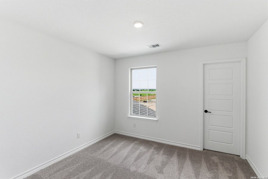 Spacious, unfurnished interior of a new home in Nopal Valley, San Antonio (Image 35).