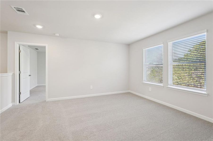 Spacious, unfurnished interior of a new home in Ivey Township, Dallas (Image 45).