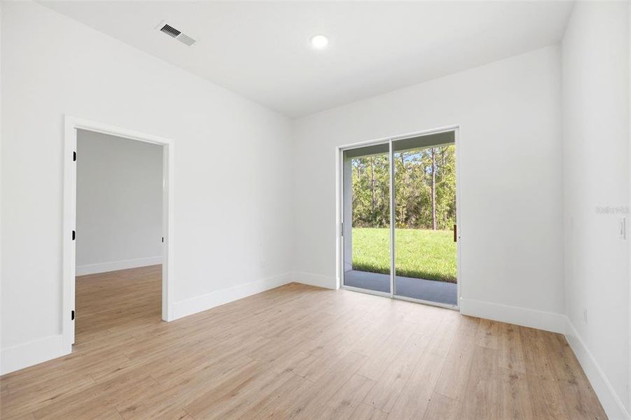 Spacious, unfurnished interior of a new home in , Ocala (Image 35).