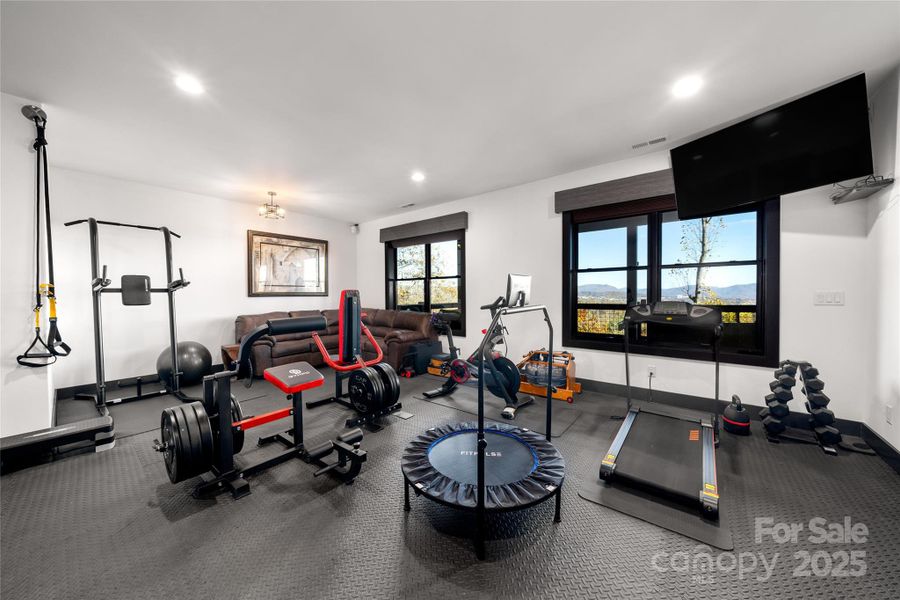 Community amenities in , Asheville (Image 31).