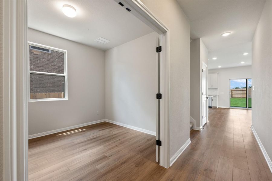 Spacious, unfurnished interior of a new home in Patterson Ranch, Georgetown (Image 30).