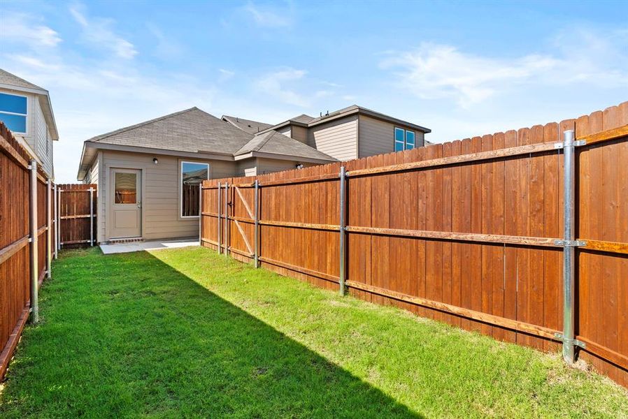 Exterior details and patio area of a home in Orchard Village, Fort Worth (Image 3).