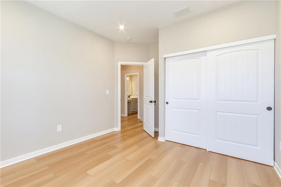 Spacious, unfurnished interior of a new home in Sweetbay Farm, Lawrenceville (Image 42).