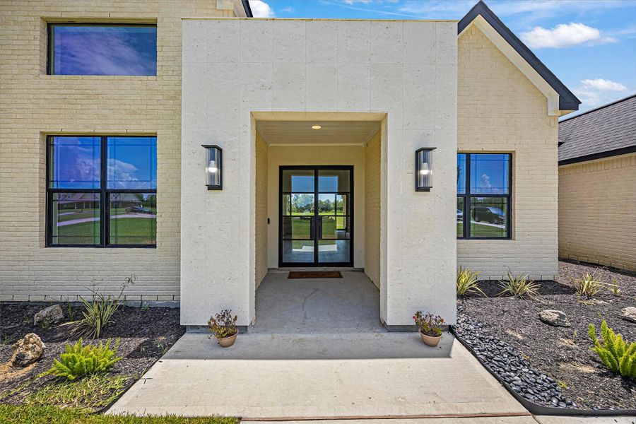 Exterior details and patio area of a home in , Baytown (Image 4).