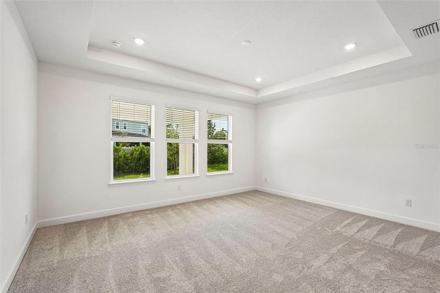 Spacious, unfurnished interior of a new home in Tiburon, Nokomis (Image 35).