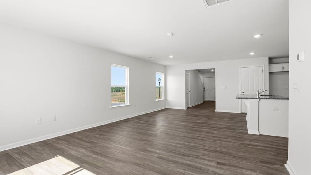 Spacious, unfurnished interior of a new home in Cedar Gap, Fountain Inn (Image 19).