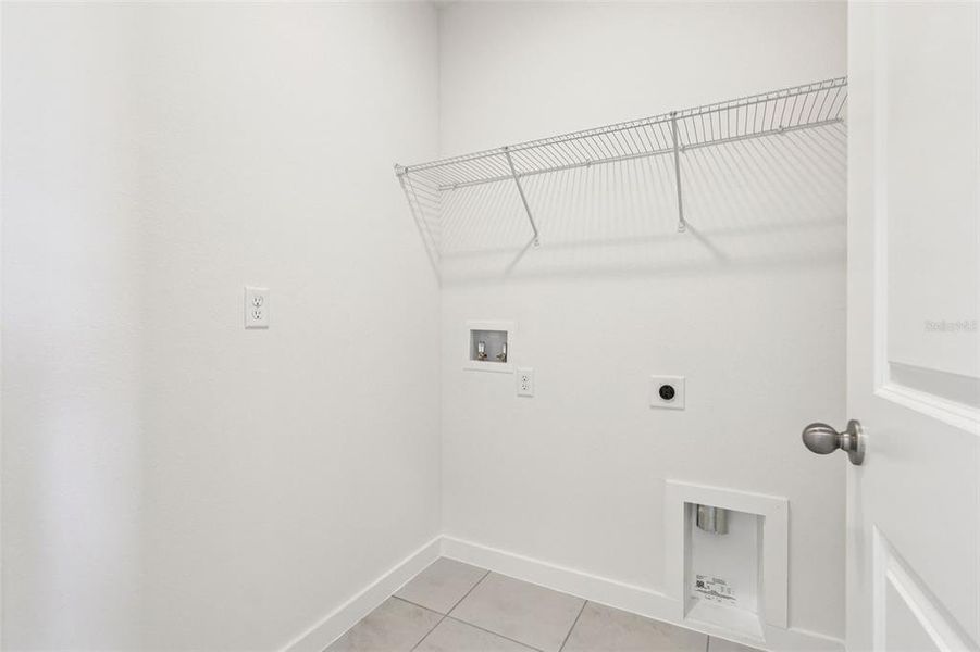 Spacious, unfurnished interior of a new home in Hamilton Bluff, Haines City (Image 31).